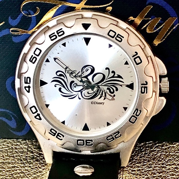 ⭐️💲SOLD💲⭐️ RARE ⭐️ DISNEY ⭐️ Club 33 Pocket Watch - Picture 6 of 16